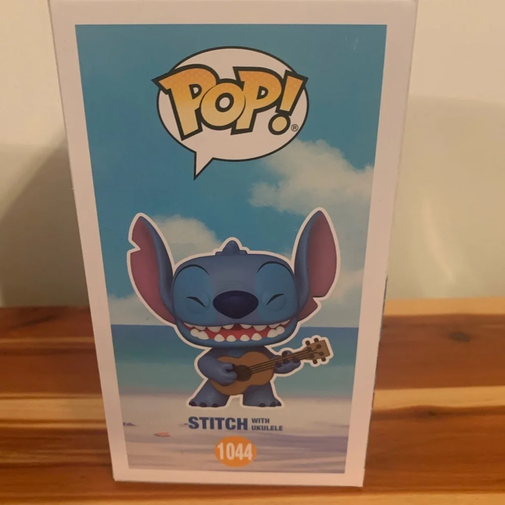 Funko Stitch with Ukulele Diamond Entertainment Earth Exclusive - Picture 2 of 6